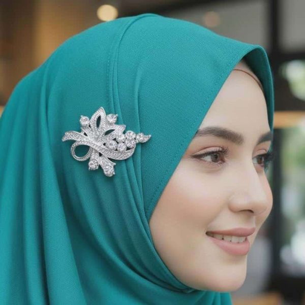 Brooch / Hijab Pin / Saree Pin স্টোন ও মেটাল ব্রোচ / হিজাব পিন সিলভার কালার